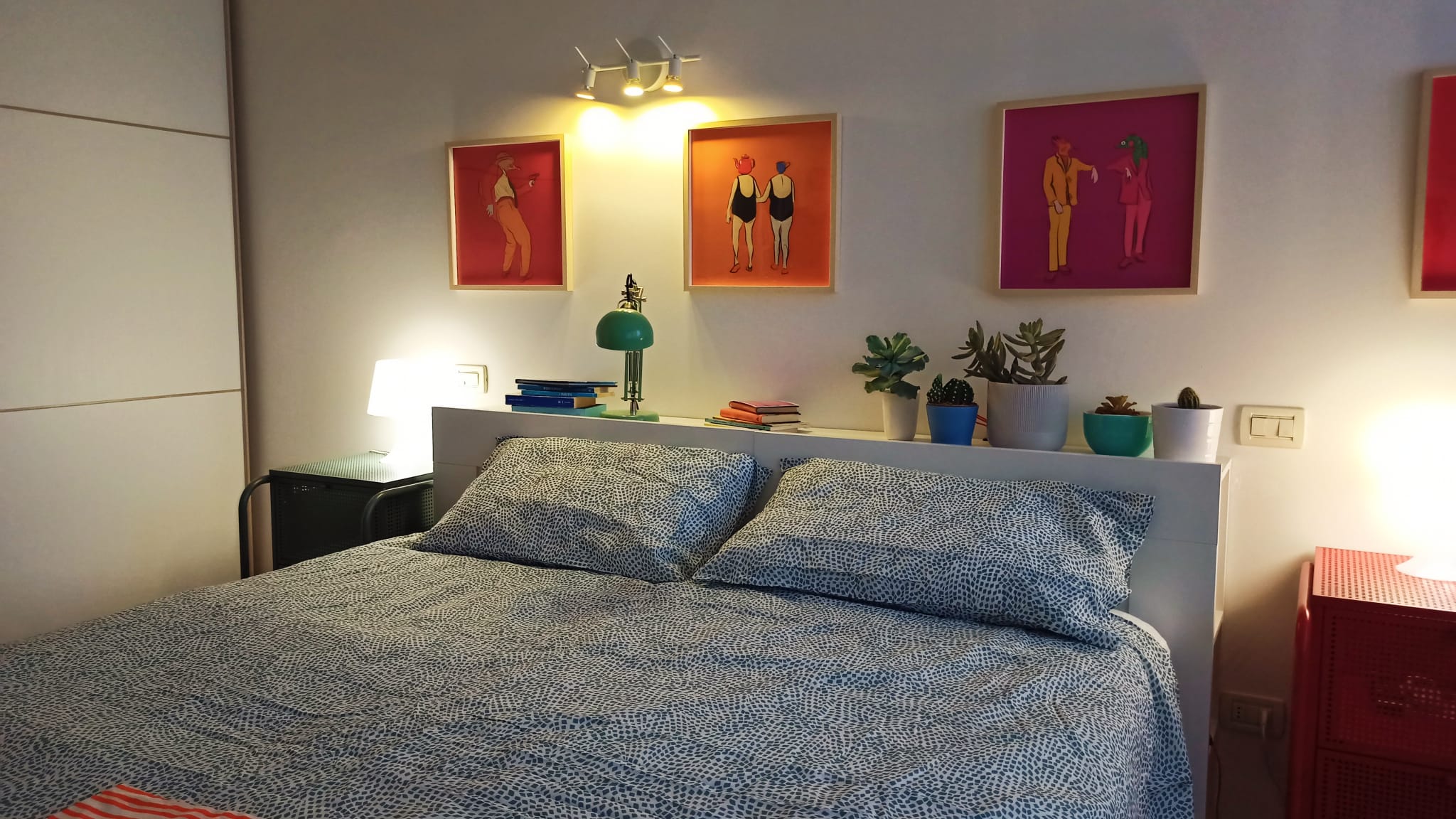 Second bedroom with single beds